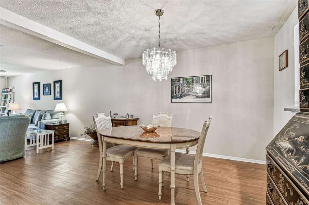 For Sale: $149,900 (2 beds, 2 baths, 1150 Square Feet)