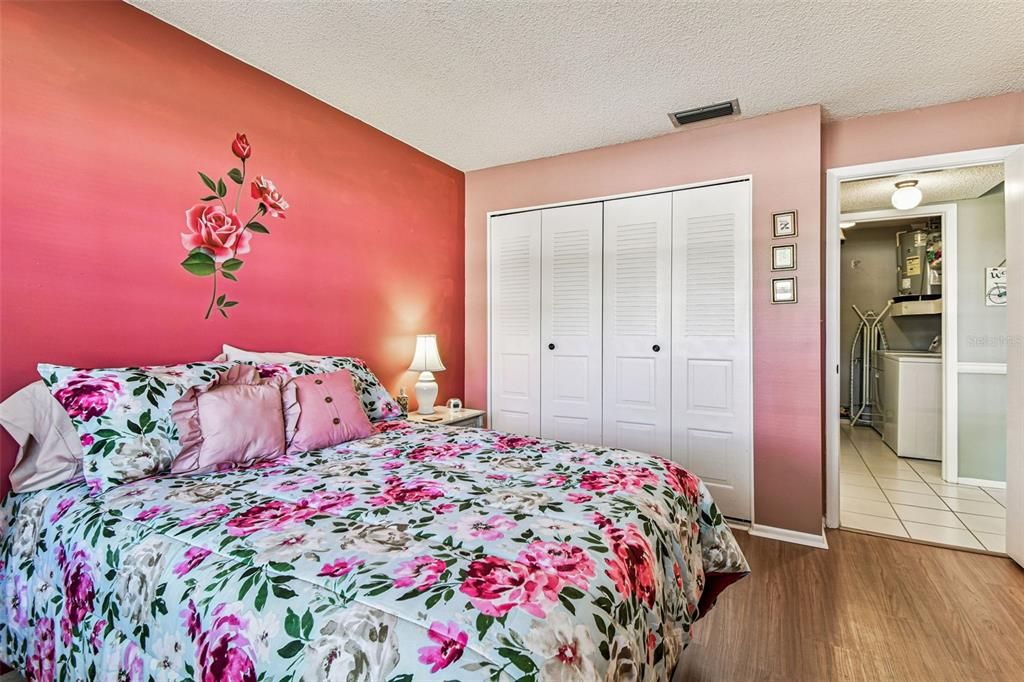 For Sale: $149,900 (2 beds, 2 baths, 1150 Square Feet)