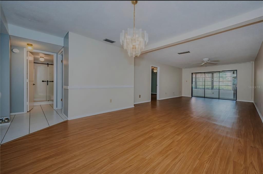 For Sale: $149,900 (2 beds, 2 baths, 1150 Square Feet)