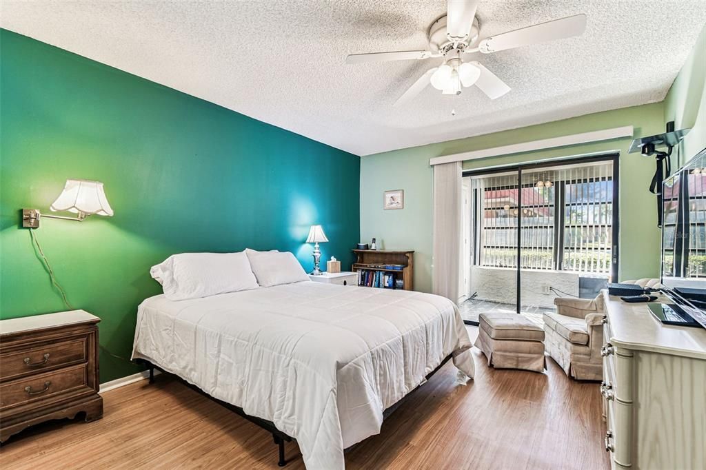 For Sale: $149,900 (2 beds, 2 baths, 1150 Square Feet)