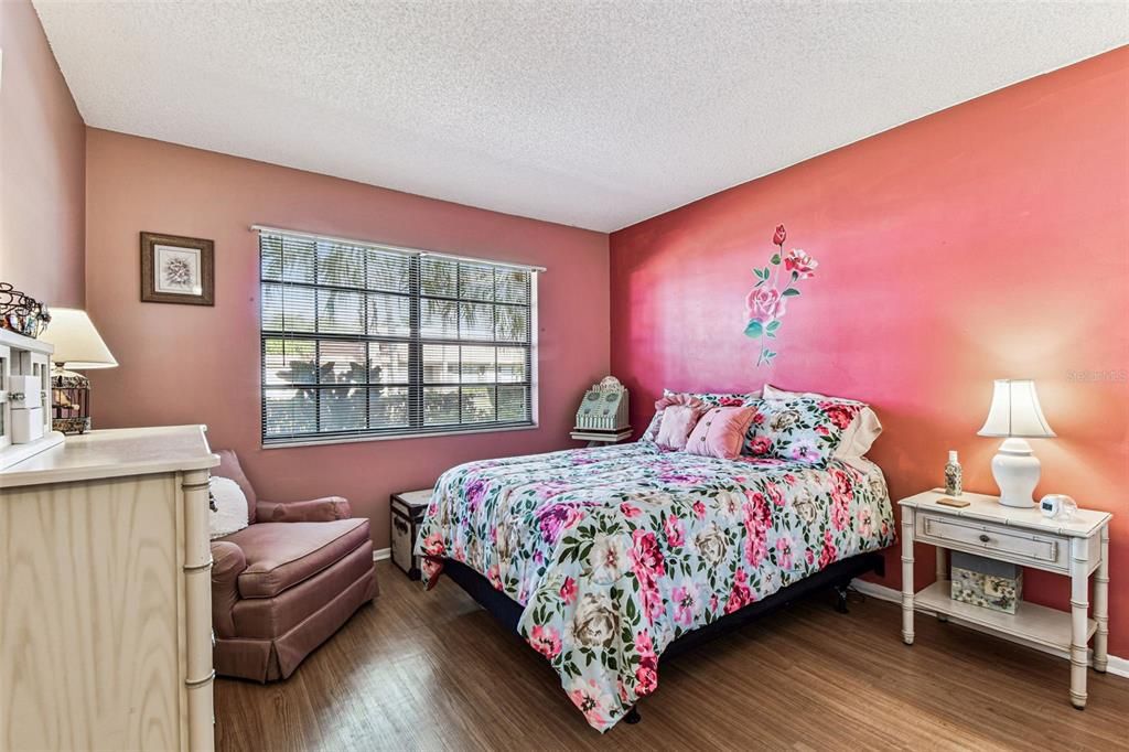 For Sale: $149,900 (2 beds, 2 baths, 1150 Square Feet)