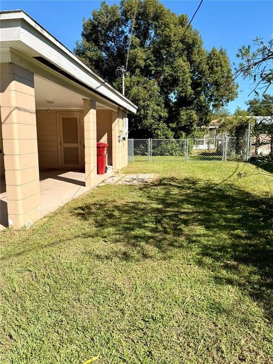 Active With Contract: $194,900 (2 beds, 1 baths, 800 Square Feet)