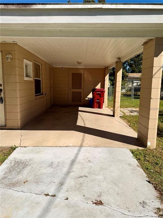 Active With Contract: $194,900 (2 beds, 1 baths, 800 Square Feet)