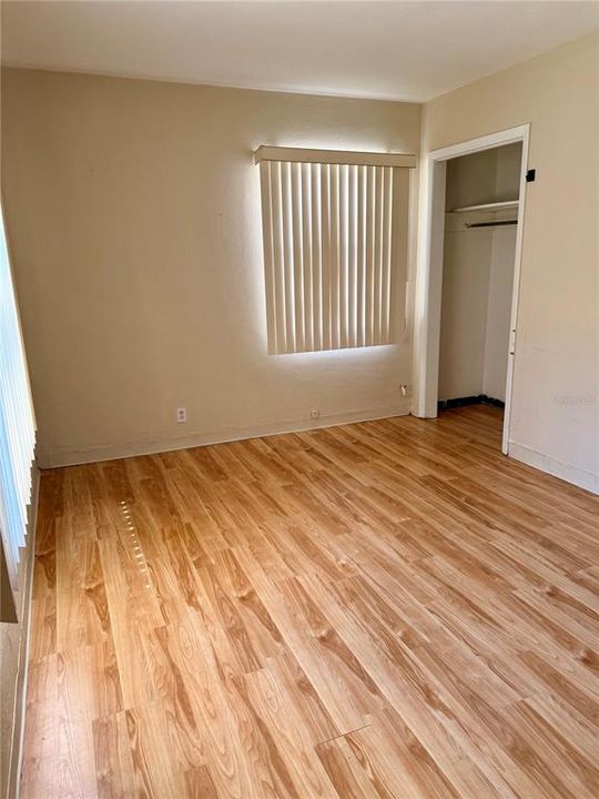 Active With Contract: $194,900 (2 beds, 1 baths, 800 Square Feet)