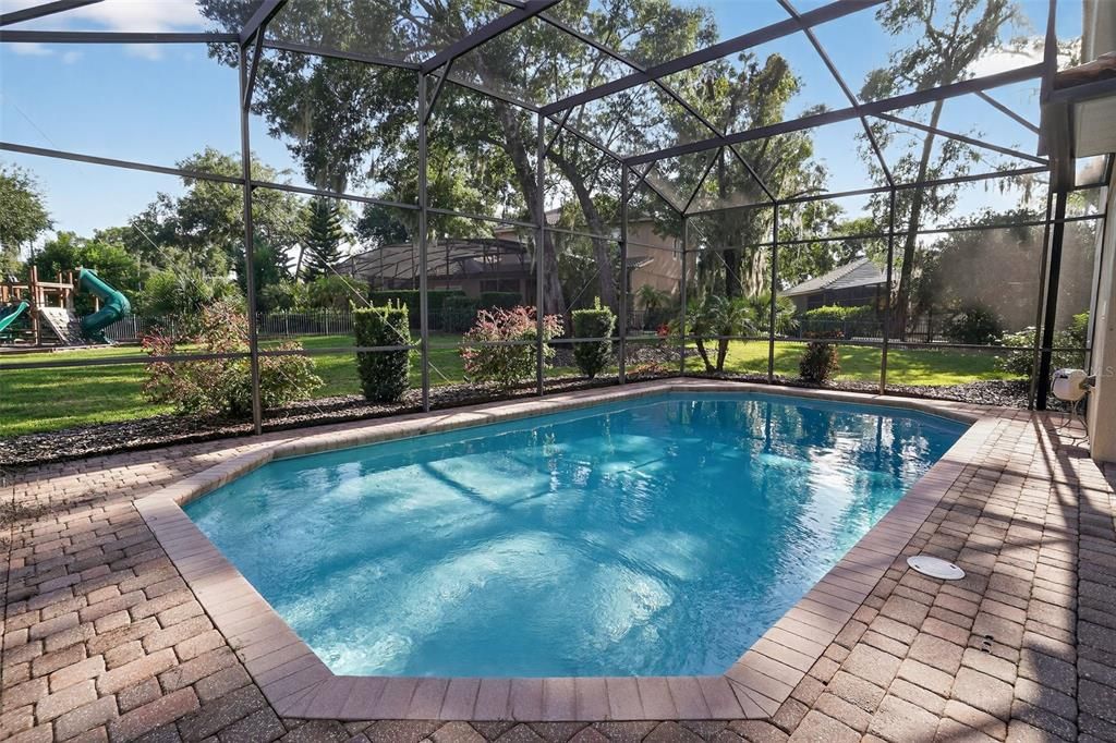 En Venta: $849,900 (4 camas, 3 baños, 3150 Pies cuadrados)