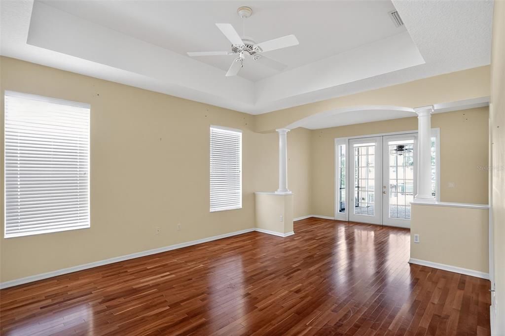 En Venta: $849,900 (4 camas, 3 baños, 3150 Pies cuadrados)