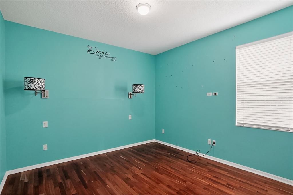 En Venta: $849,900 (4 camas, 3 baños, 3150 Pies cuadrados)