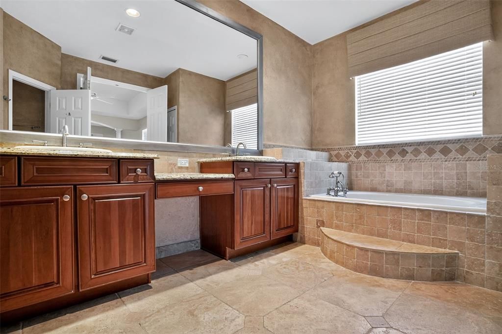 En Venta: $849,900 (4 camas, 3 baños, 3150 Pies cuadrados)