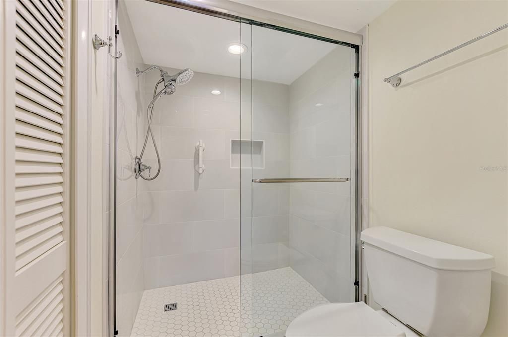 For Sale: $1,150,000 (2 beds, 2 baths, 1433 Square Feet)