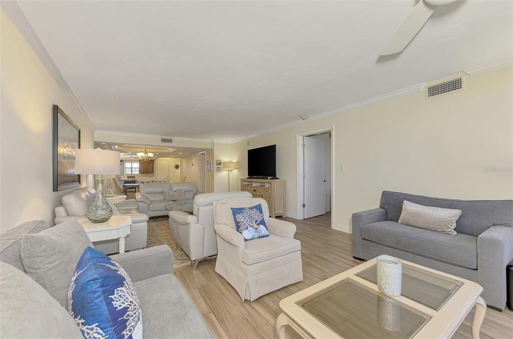 For Sale: $1,150,000 (2 beds, 2 baths, 1433 Square Feet)