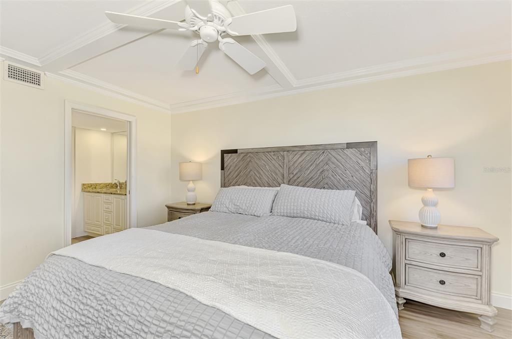 For Sale: $1,150,000 (2 beds, 2 baths, 1433 Square Feet)