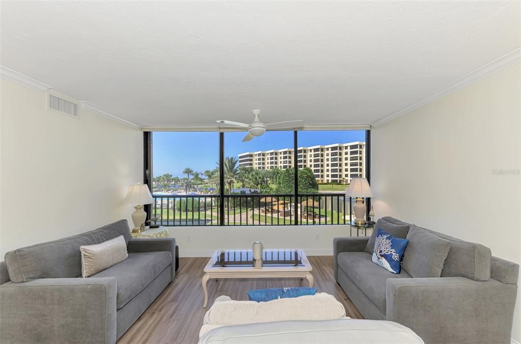 For Sale: $1,150,000 (2 beds, 2 baths, 1433 Square Feet)