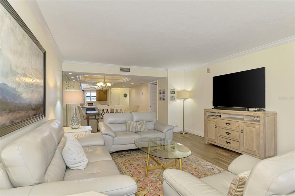 For Sale: $1,150,000 (2 beds, 2 baths, 1433 Square Feet)