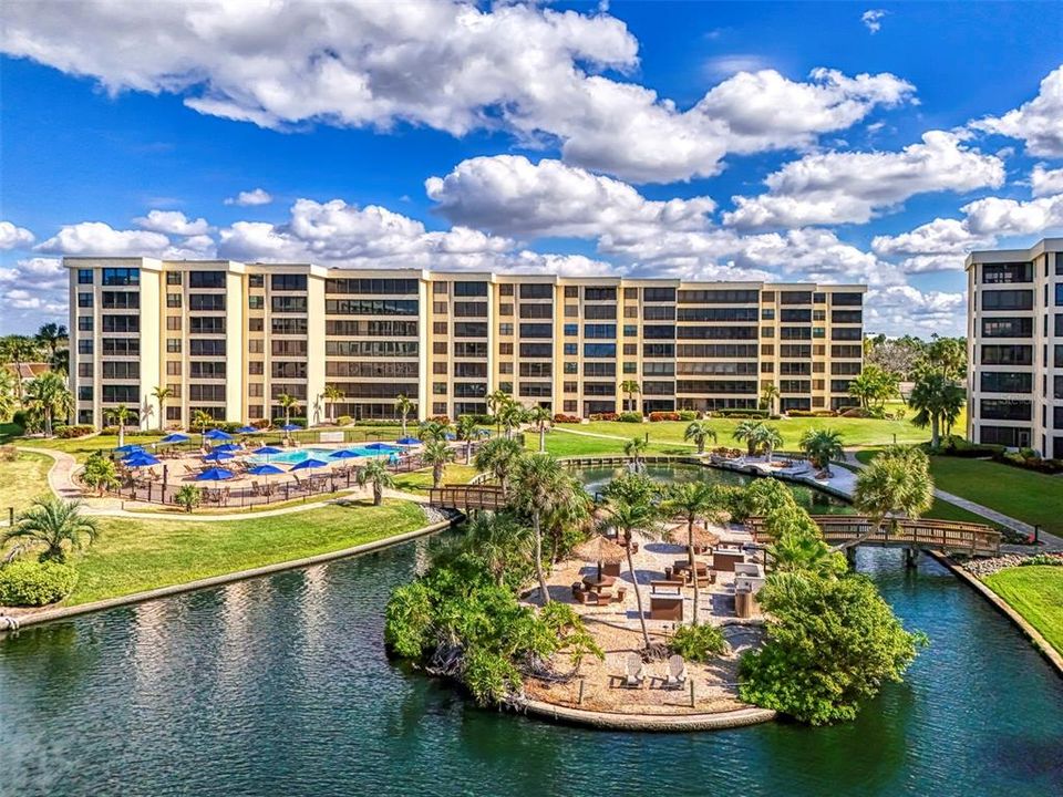 For Sale: $1,150,000 (2 beds, 2 baths, 1433 Square Feet)