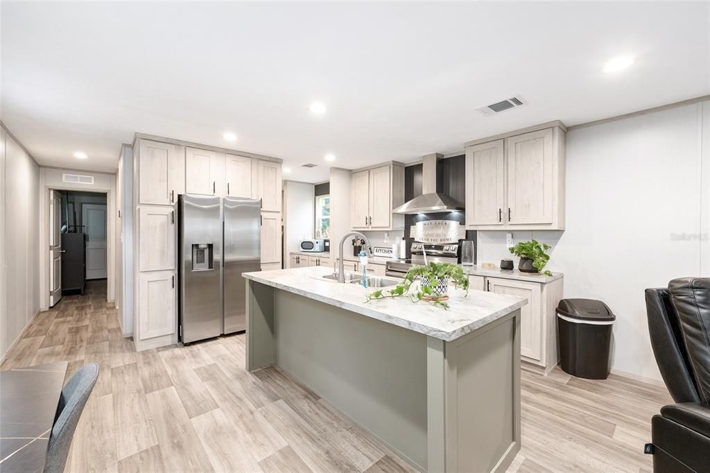 For Sale: $225,000 (3 beds, 2 baths, 1216 Square Feet)