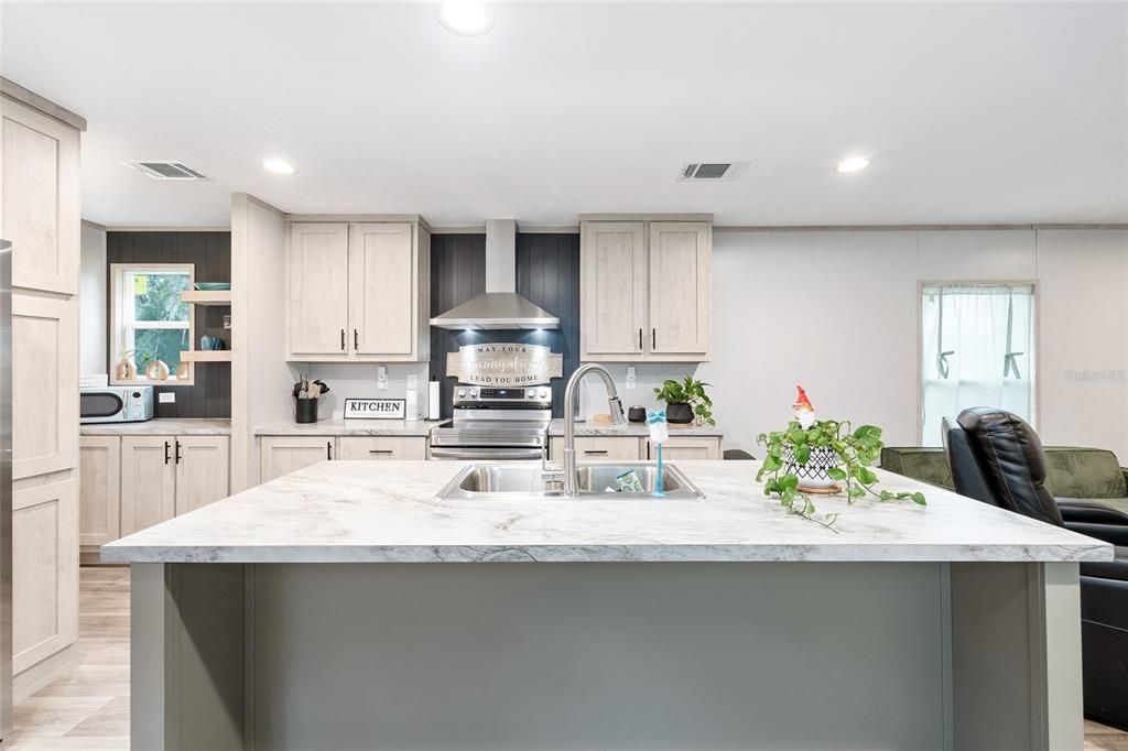 For Sale: $225,000 (3 beds, 2 baths, 1216 Square Feet)