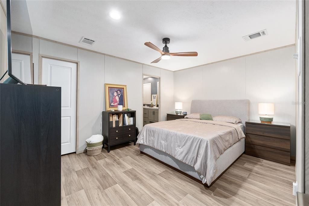 For Sale: $225,000 (3 beds, 2 baths, 1216 Square Feet)