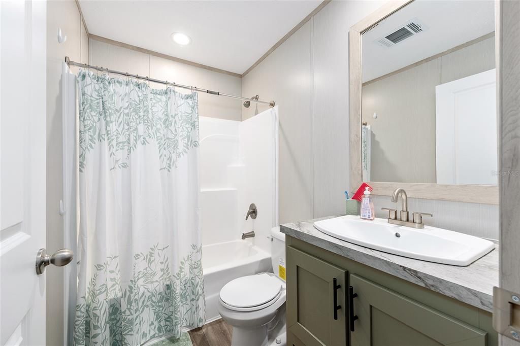 For Sale: $225,000 (3 beds, 2 baths, 1216 Square Feet)