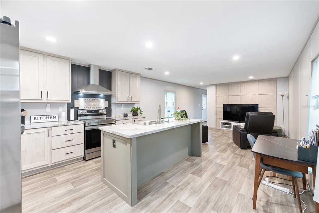 For Sale: $225,000 (3 beds, 2 baths, 1216 Square Feet)