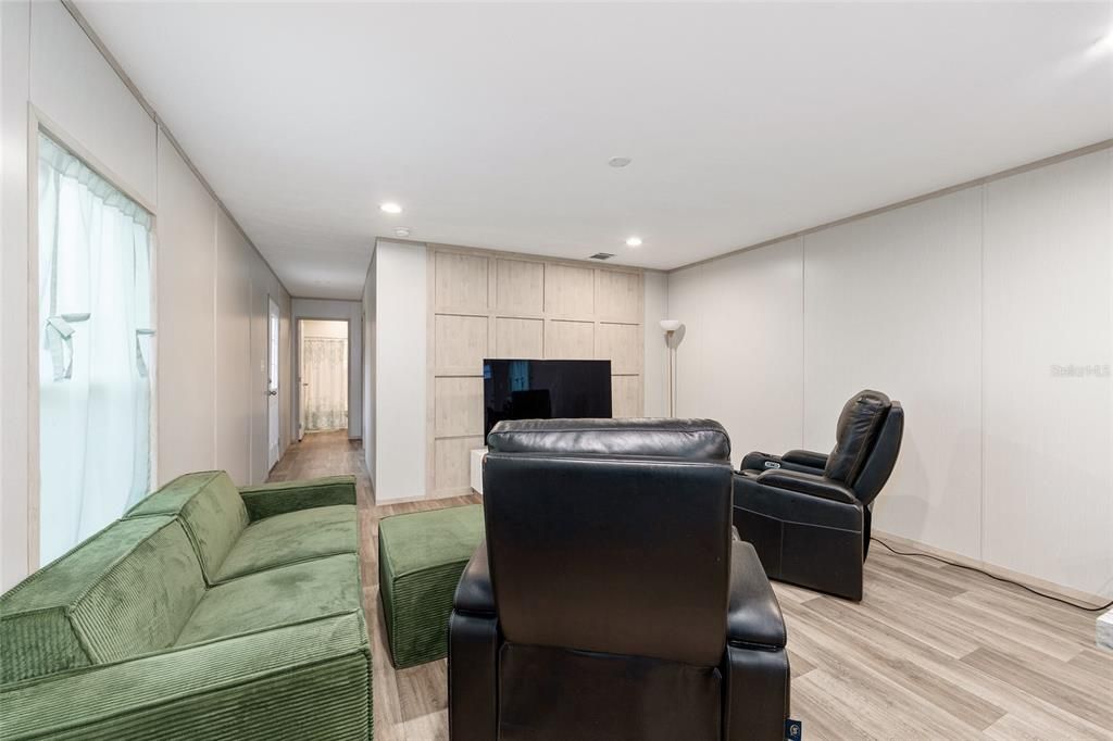 For Sale: $225,000 (3 beds, 2 baths, 1216 Square Feet)