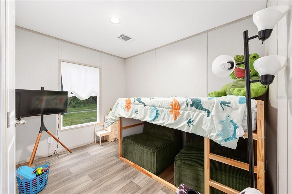 For Sale: $225,000 (3 beds, 2 baths, 1216 Square Feet)