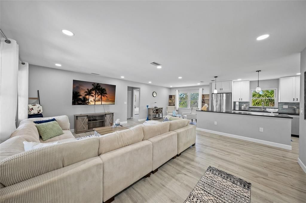 For Sale: $1,495,000 (3 beds, 2 baths, 1581 Square Feet)