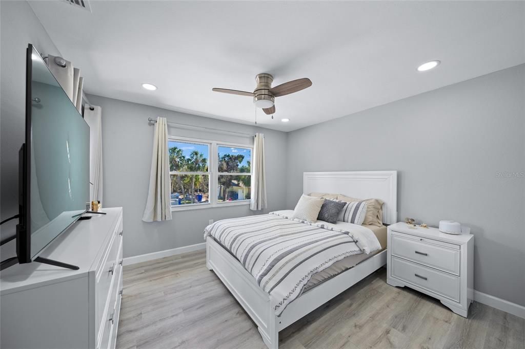 For Sale: $1,495,000 (3 beds, 2 baths, 1581 Square Feet)