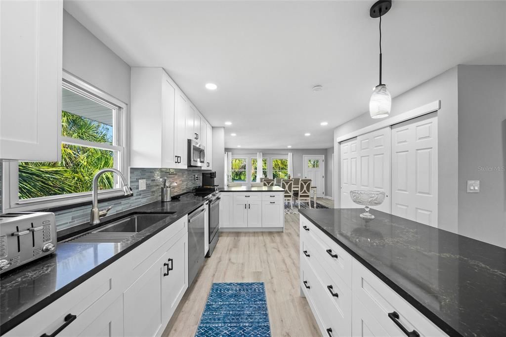 For Sale: $1,495,000 (3 beds, 2 baths, 1581 Square Feet)