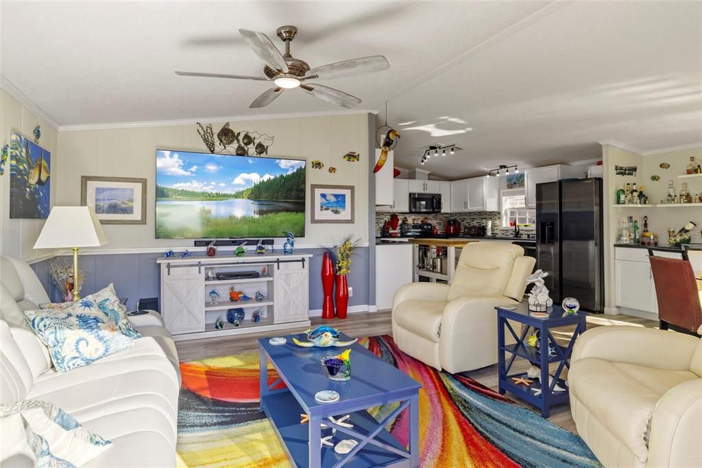 For Sale: $279,000 (2 beds, 2 baths, 1056 Square Feet)