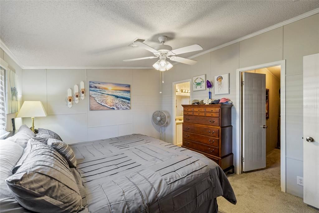 For Sale: $279,000 (2 beds, 2 baths, 1056 Square Feet)