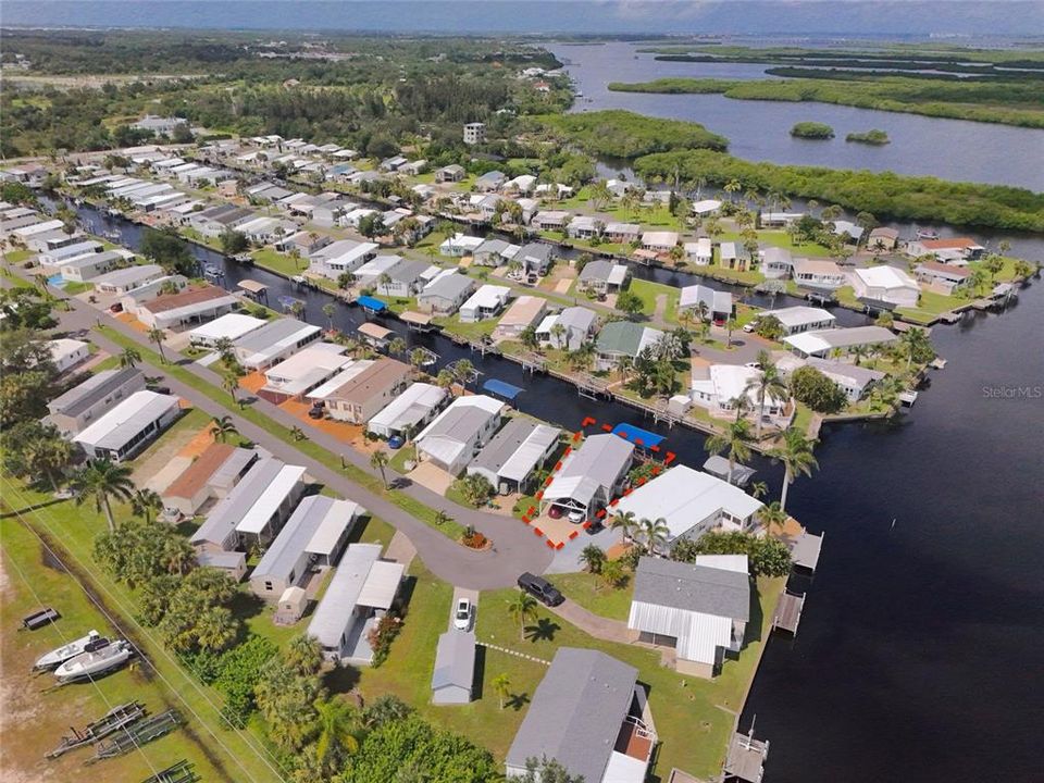 For Sale: $279,000 (2 beds, 2 baths, 1056 Square Feet)