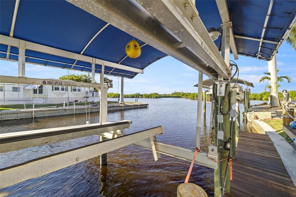 For Sale: $279,000 (2 beds, 2 baths, 1056 Square Feet)