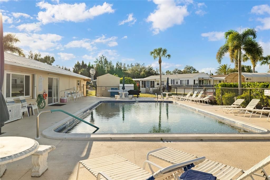 For Sale: $279,000 (2 beds, 2 baths, 1056 Square Feet)