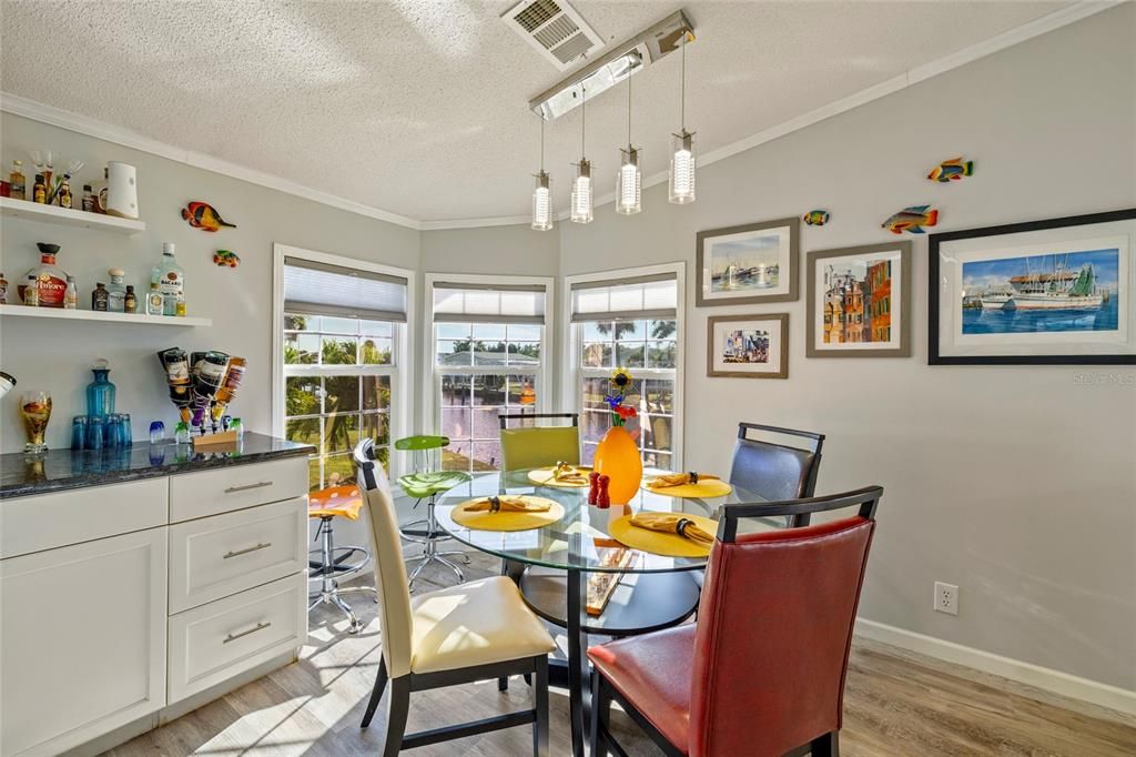 For Sale: $279,000 (2 beds, 2 baths, 1056 Square Feet)