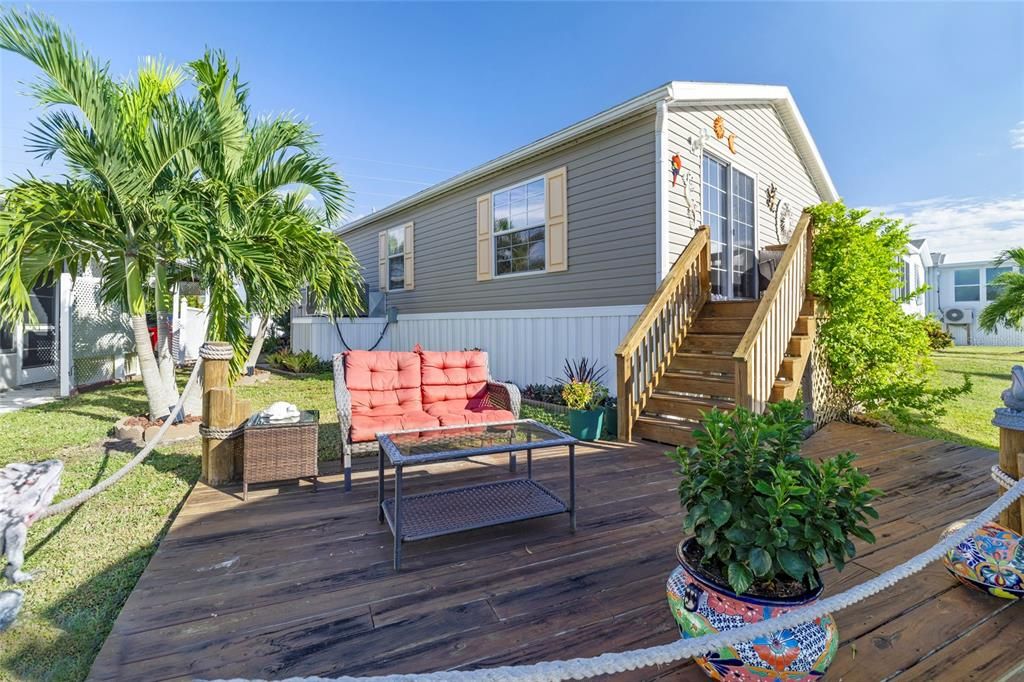 For Sale: $279,000 (2 beds, 2 baths, 1056 Square Feet)