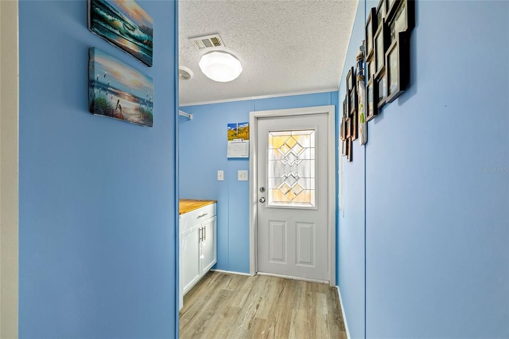 For Sale: $279,000 (2 beds, 2 baths, 1056 Square Feet)