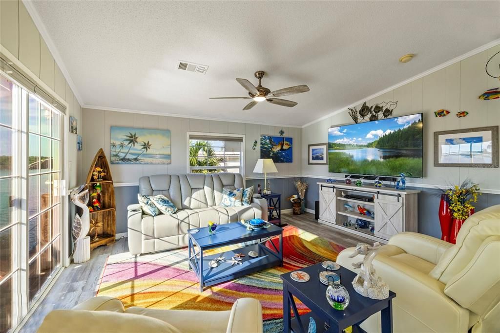 For Sale: $279,000 (2 beds, 2 baths, 1056 Square Feet)