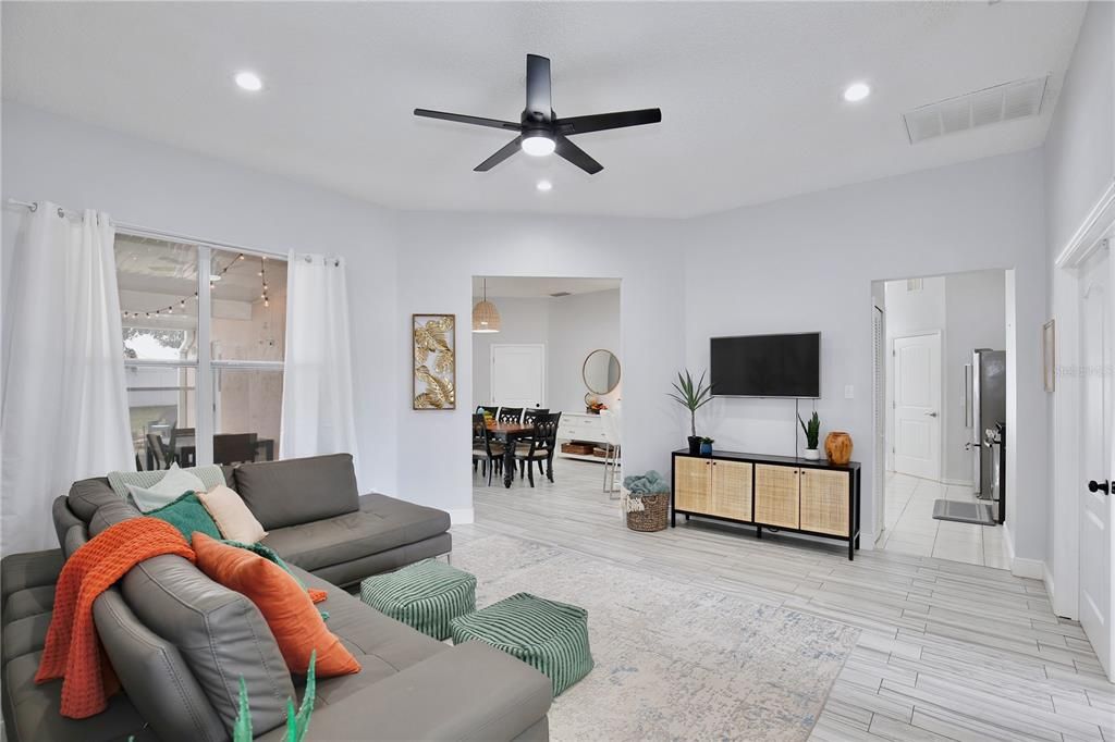 На продажу: $416,000 (4 спален, 2 ванн, 1773 Квадратных фут)