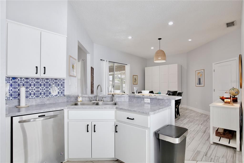 На продажу: $416,000 (4 спален, 2 ванн, 1773 Квадратных фут)