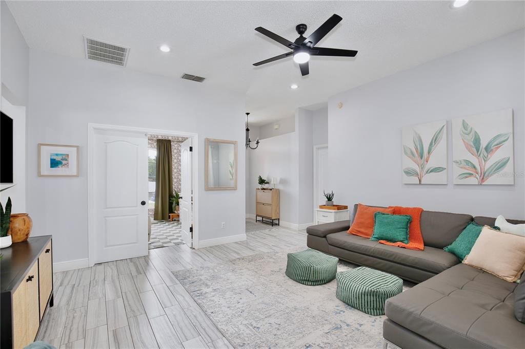 На продажу: $416,000 (4 спален, 2 ванн, 1773 Квадратных фут)