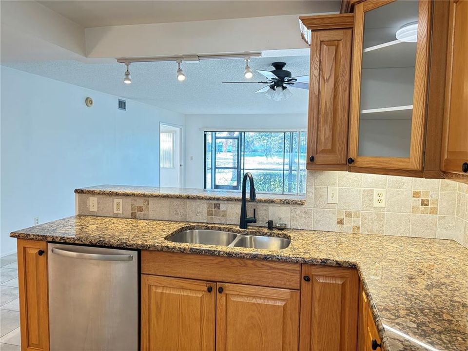 For Rent: $2,050 (3 beds, 2 baths, 1444 Square Feet)