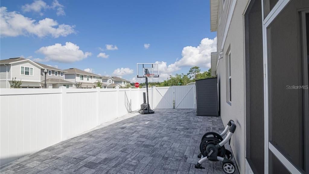 For Rent: $2,700 (4 beds, 2 baths, 2175 Square Feet)