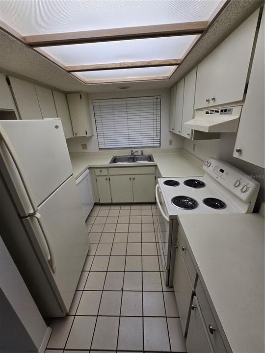 Active With Contract: $1,795 (2 beds, 2 baths, 1462 Square Feet)