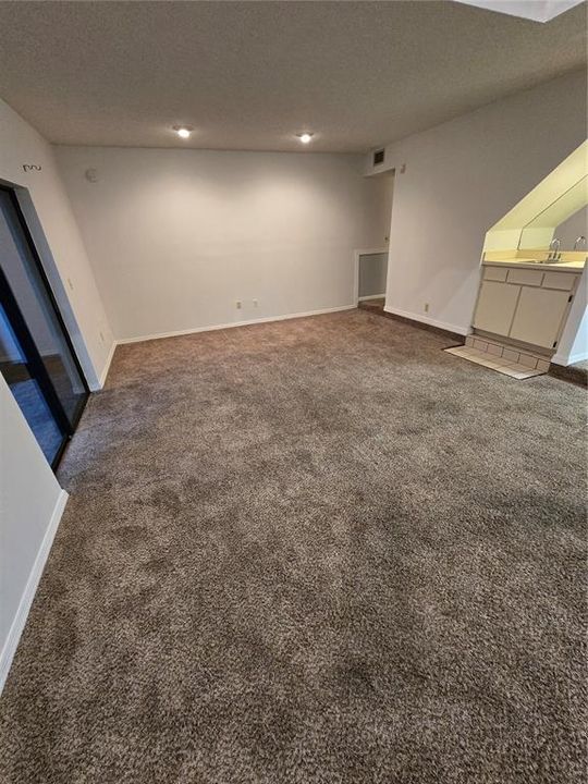 Active With Contract: $1,795 (2 beds, 2 baths, 1462 Square Feet)