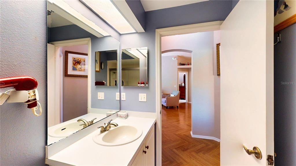 Active With Contract: $379,900 (3 beds, 2 baths, 1621 Square Feet)