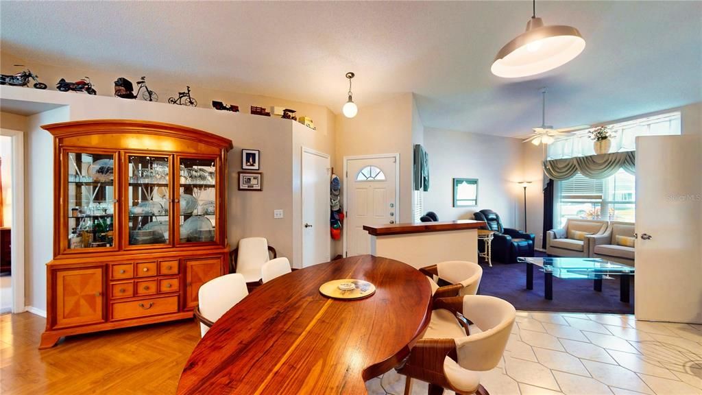 Active With Contract: $379,900 (3 beds, 2 baths, 1621 Square Feet)