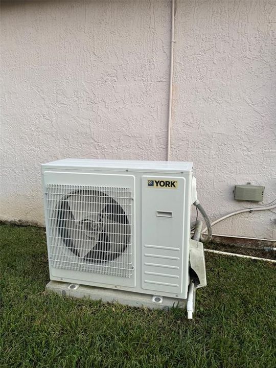 Active With Contract: $379,900 (3 beds, 2 baths, 1621 Square Feet)