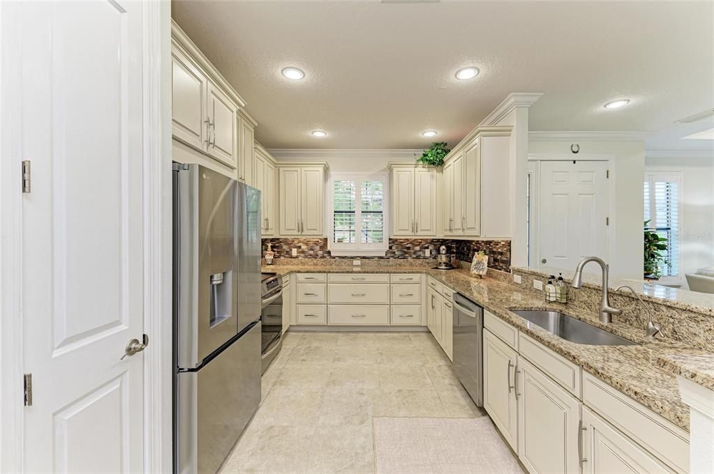 For Sale: $799,000 (3 beds, 2 baths, 1926 Square Feet)