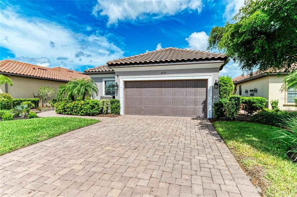 For Sale: $799,000 (3 beds, 2 baths, 1926 Square Feet)