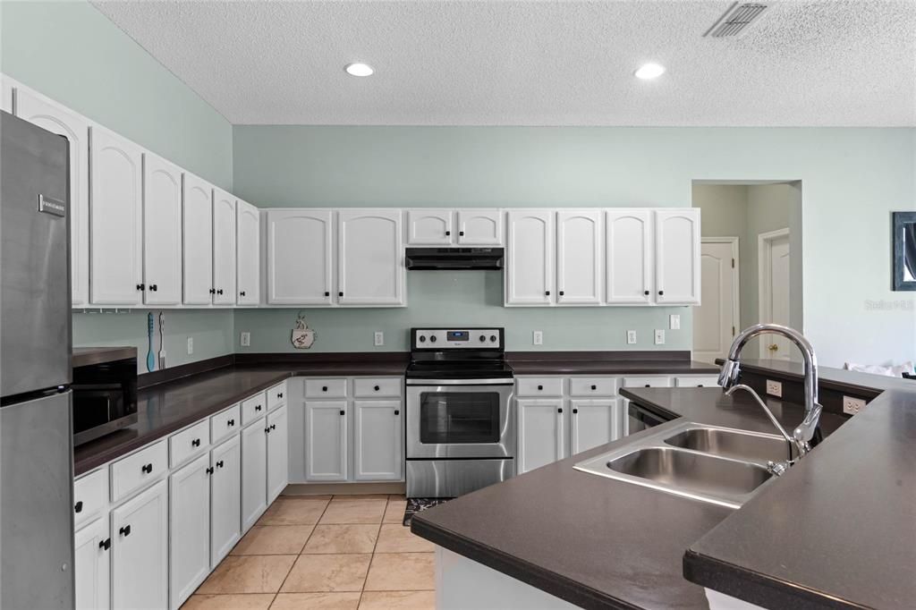 En Renta: $2,550 (3 camas, 2 baños, 2550 Pies cuadrados)